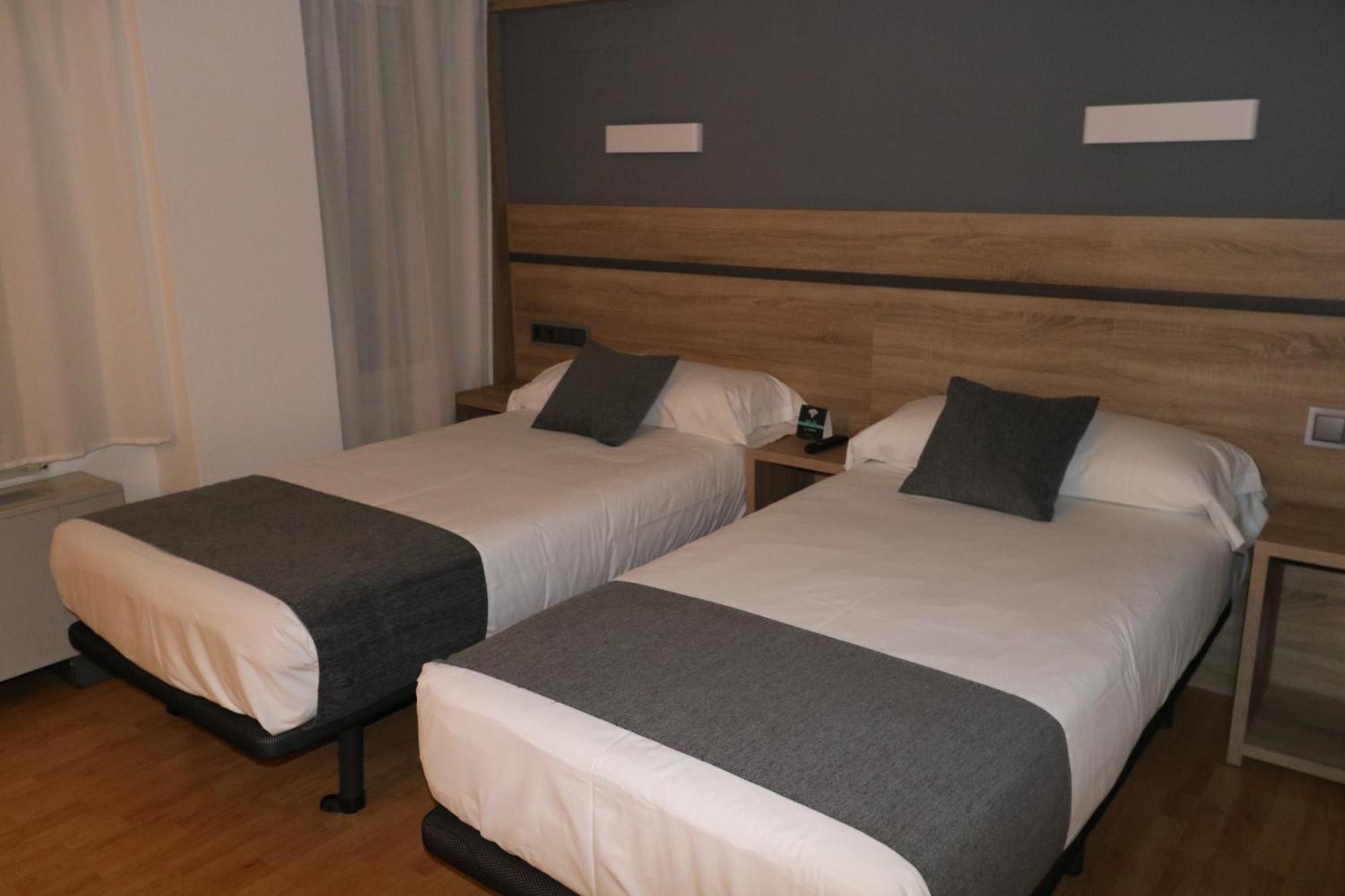 Hostal Alda Palencia Plaza Exterior photo